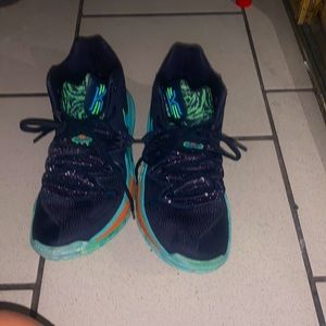 Kyrie  ufo size 8.5 blue Nikes